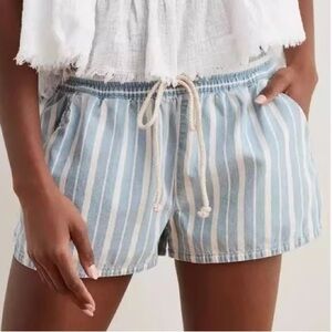 AERIE Women’s Sunwashed Chambray Striped Pull On Shorts Blue White Large